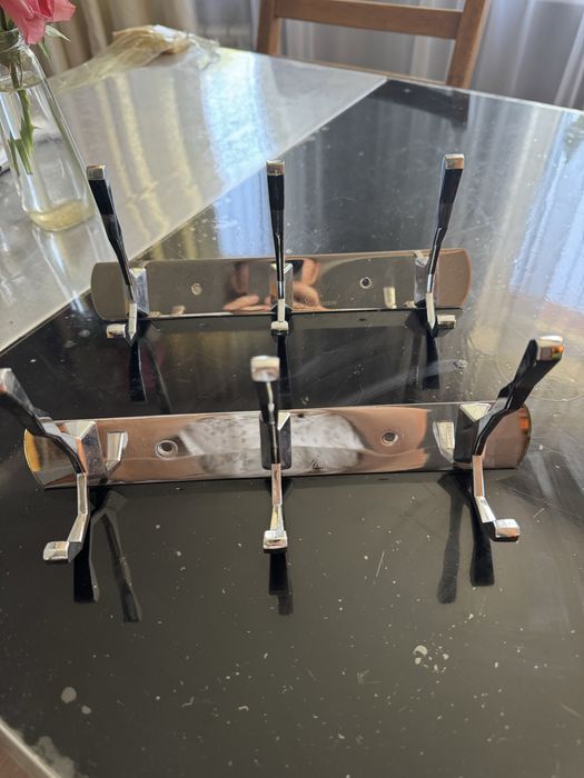 Крючки в ванную комнату