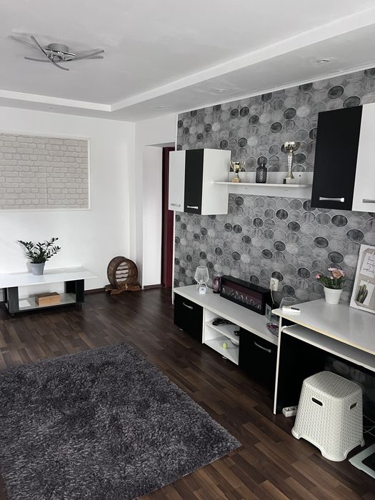 De inchiriat apartament cu 3 camere