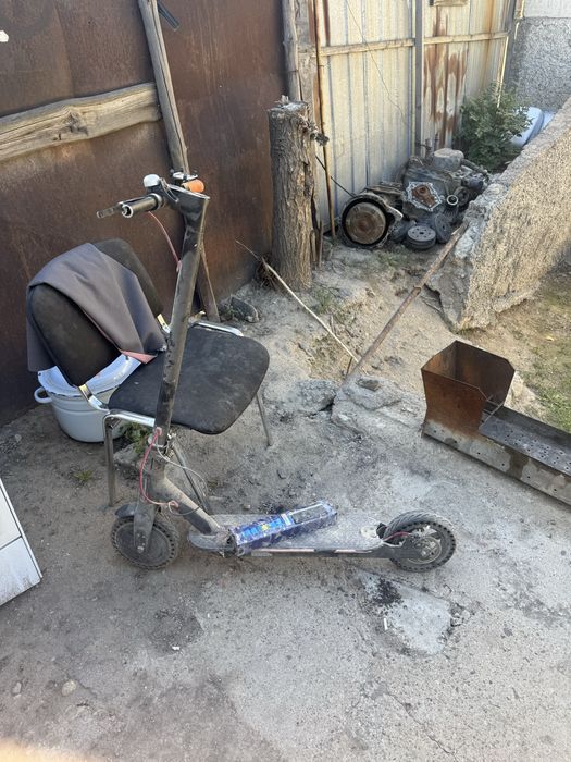 электросамокат не заряжается