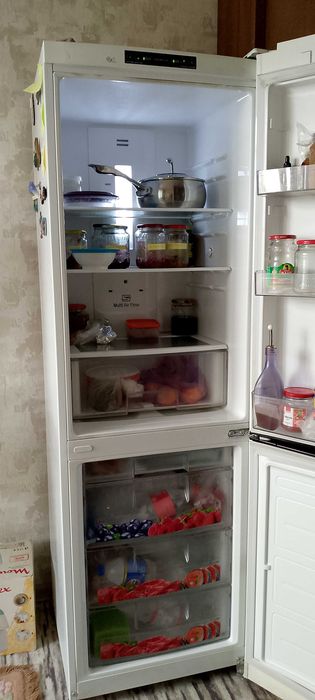 Холодильник с морозильной камерой LG