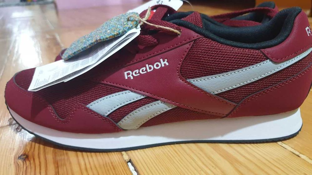 Продаётся кроссовки оригинальный, кожаный