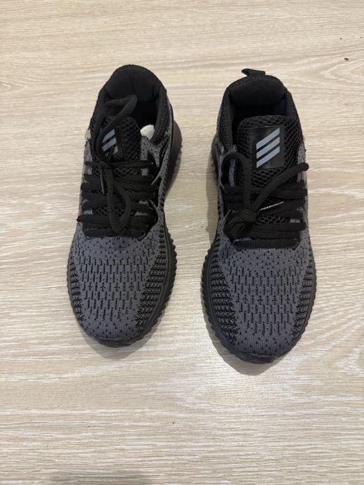 Кроссовки 39размер новые