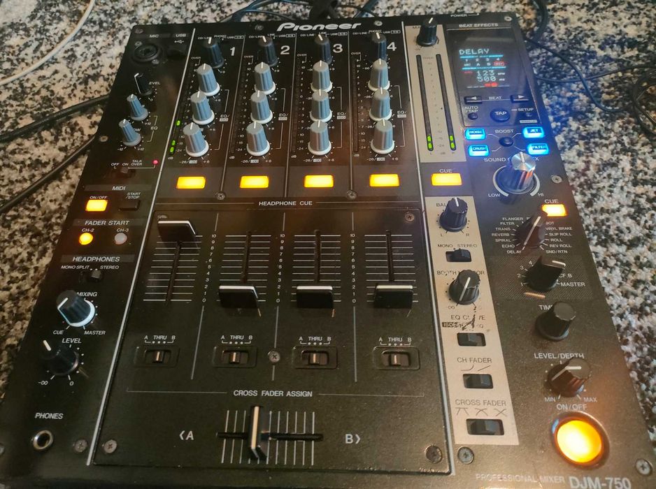 Mixer Pioneer djm 450 900 cu placa de sunet