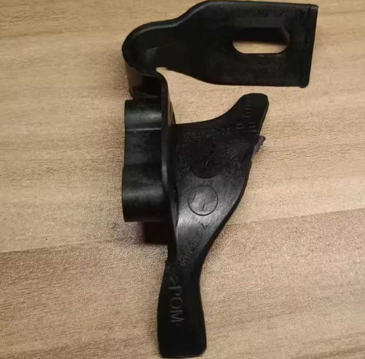 Държачи, уши за фаровете за BMW F07 F10 F18 БМВ Ф07 Ф10 Ф11 Ф18