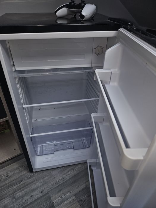 Малък хладилник нов