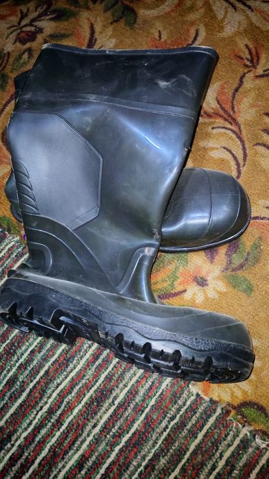 Продам рабочие сапоги , ботинки, нательное белье