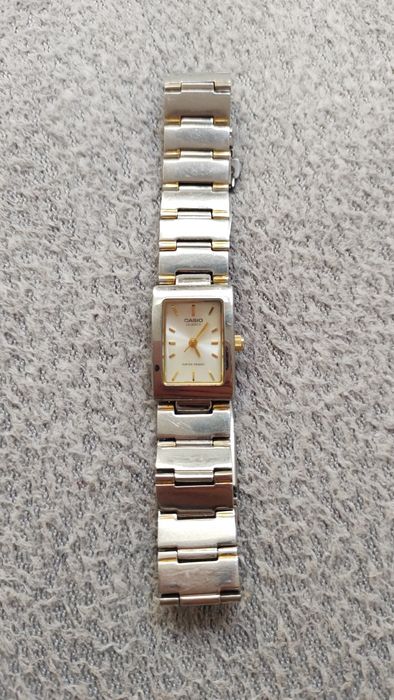 Ceas Casio de dama cu baterie , functional