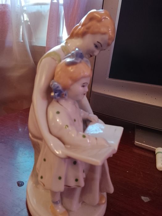 Статуэтка советского союза мама с девочкой