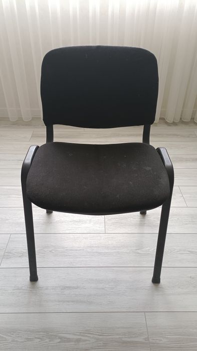 Продае́ться офисный стул в отличном состоянии.