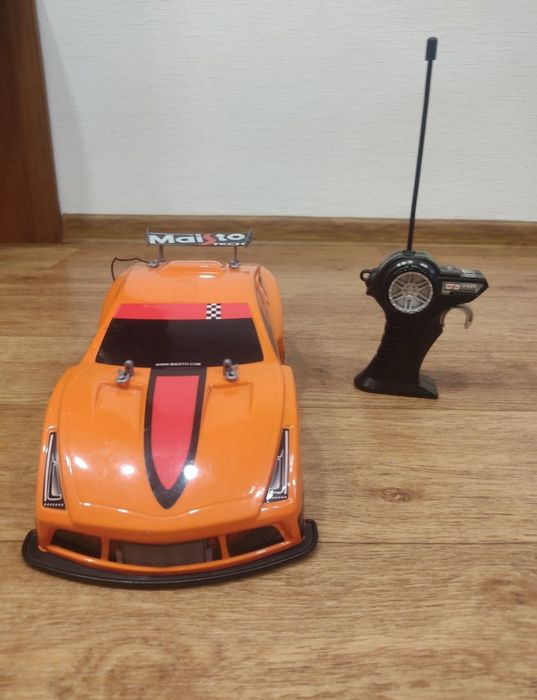 Машинка на радиоуправлении, Maisto Tech