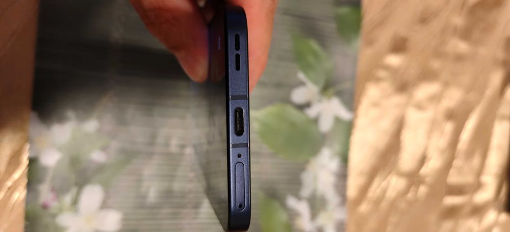 Продавам Oppo Reno 13 5g 256/12