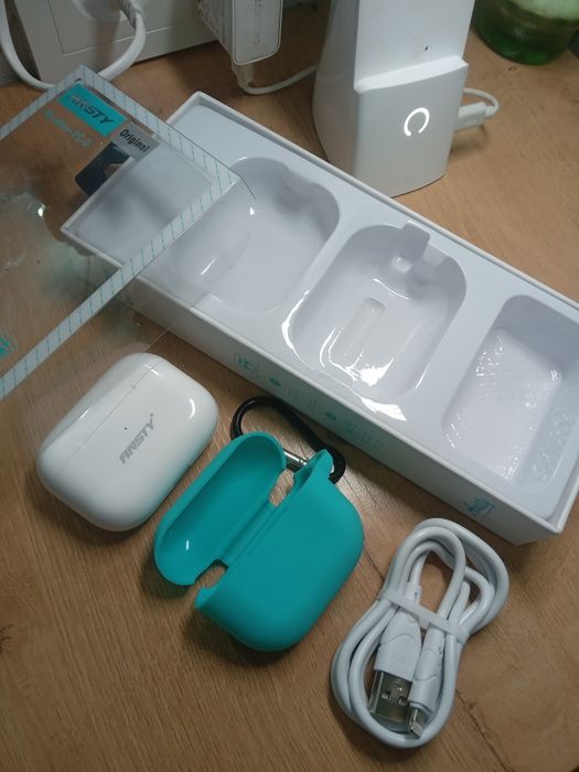 Продам airpods полный комплект