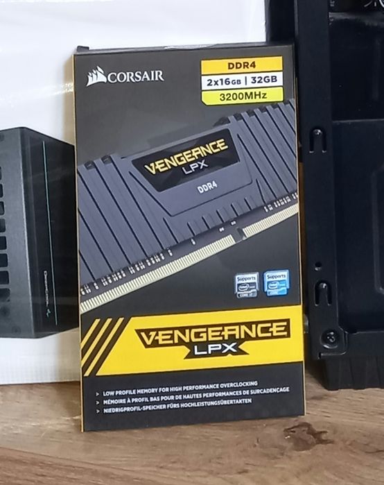 DDR4 2x16 / 32GB 3200MHz / CORSAIR