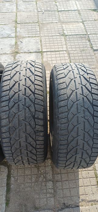 ЗИМНИ  гуми 17цола 225/50 .САМО ЛИЧНО ПРЕДАВАНЕ