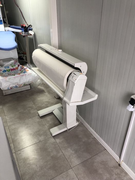 Каландър за гладене на чаршафи и покривки.