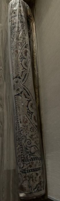 Продам чистый  шёлковый ковёр