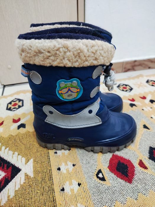 Детски апрески и гумени ботуши 28 номер