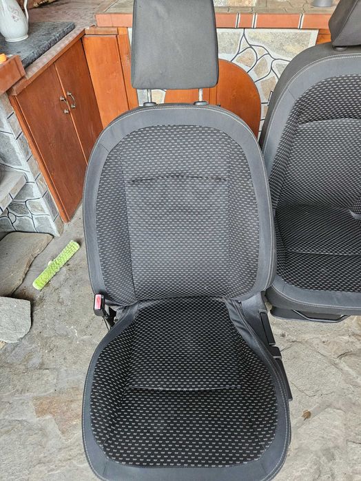 Седалки за Nissan Qashqai 2006 година