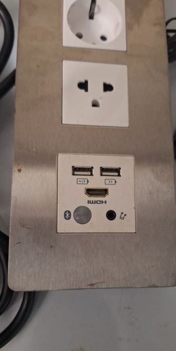 Hub, stație de încărcare cu prize multiple