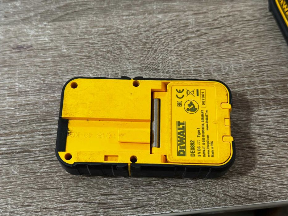 Линеен лазерен нивелир DEWALT DW089K