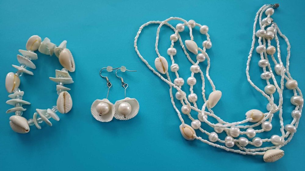Set de bijuterii alcatuit din perle naturale, margele si scoici