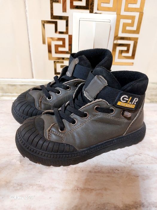 Продаю детскую обувь