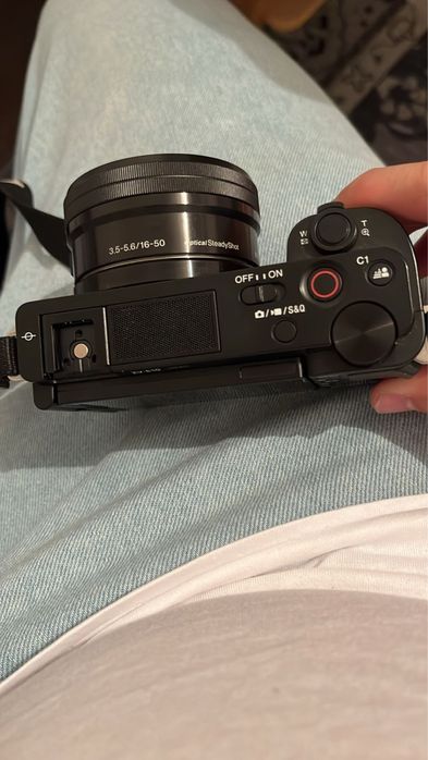 Sony ZV E-10 в отличном состоянмй