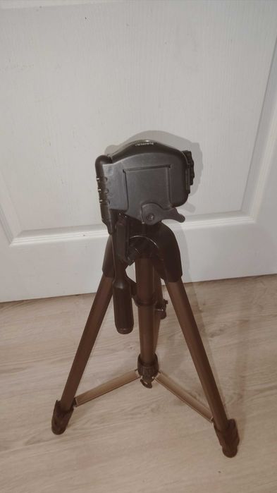 Vand trepied hama. Trimit în tara.