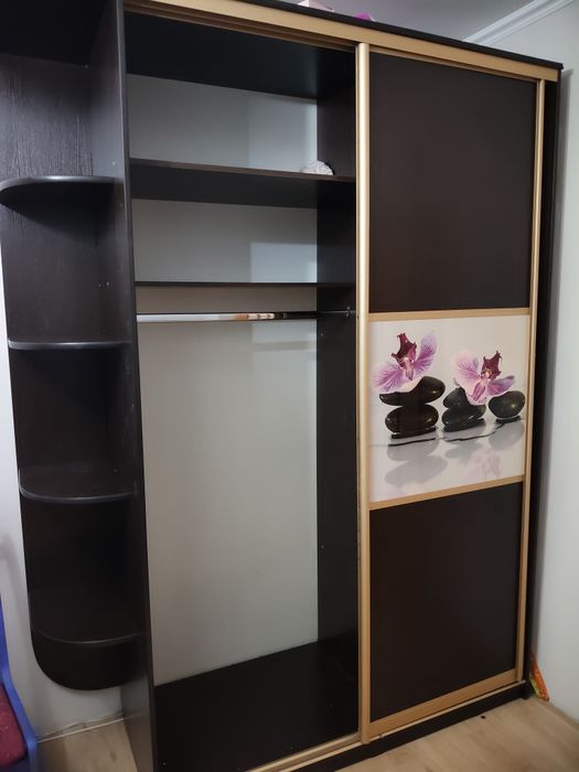 Шкаф с дверьми купе