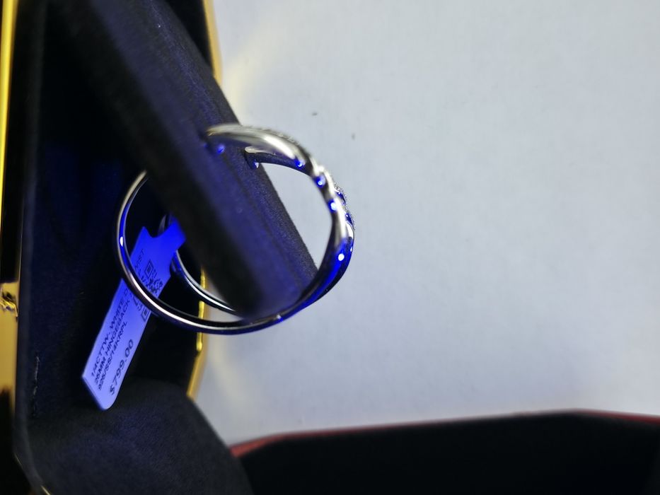 Серьги с природными бриллиантами