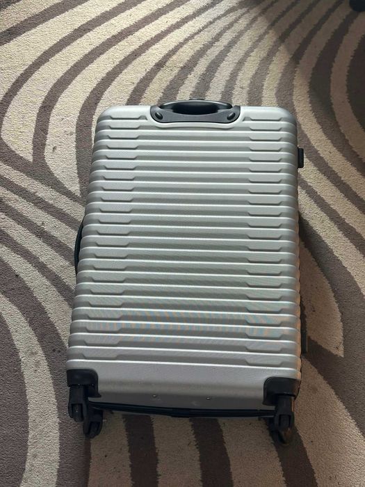 Голям твърд куфар 75 см (L), 4 колела, TSA/код – запазен