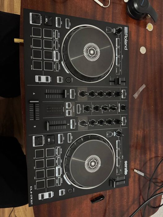 Roland DJ-202 DJ-контроллер