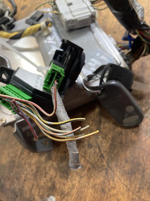 Honda civic 1.4i 2004година Компютър модул волан и ключ