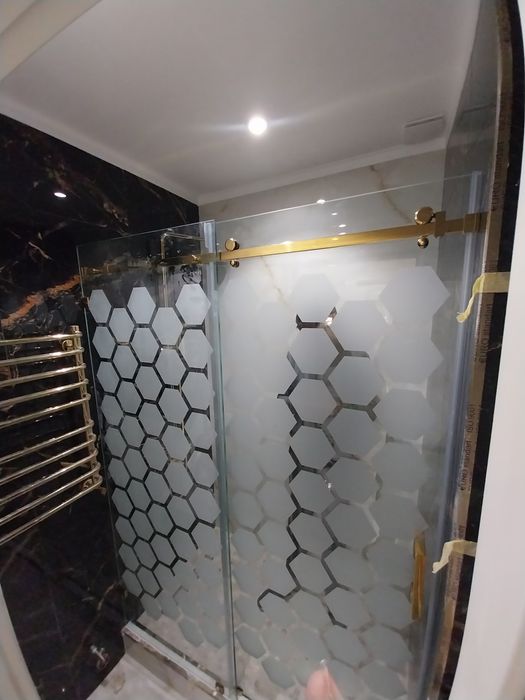 Dush kabina kalyonniy oyna peregarotka ishlarini qilamizСтеклянные пер