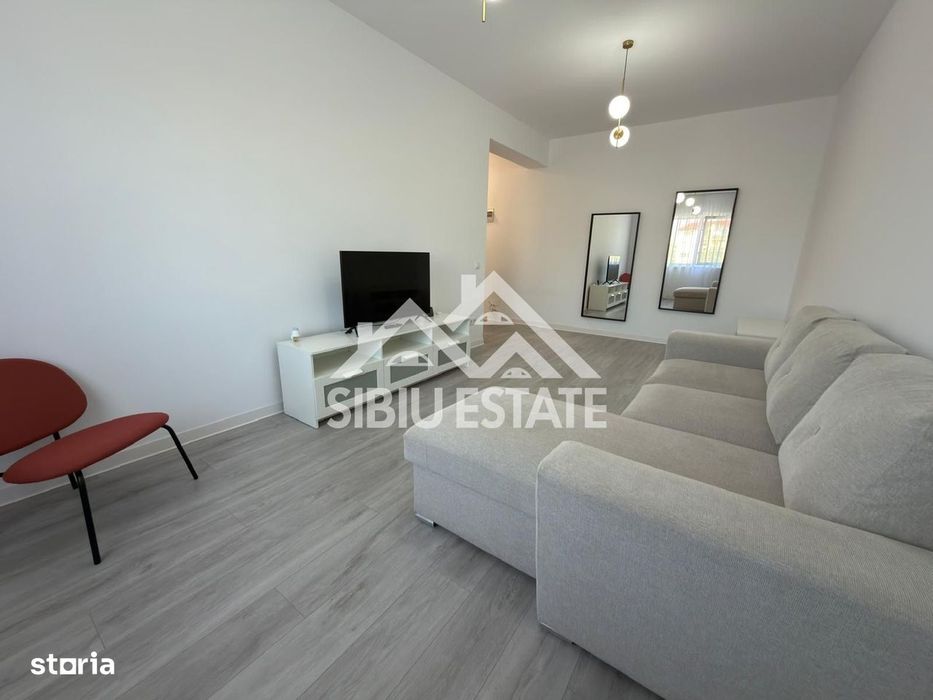 Apartament de închiriat , 2 camere decomandate, cu balcon si parcare — fotografia 1