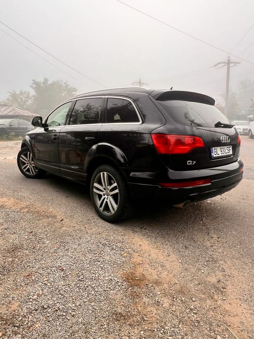 Audi Q7 7 locuri