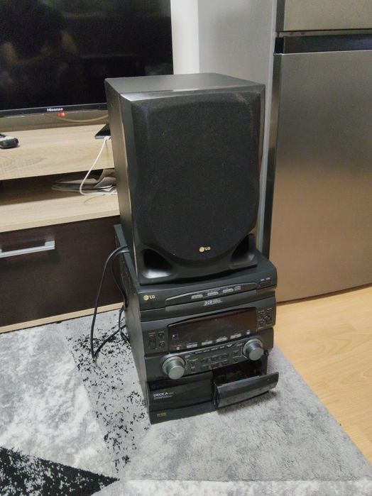 Sistem Audio / Combină Muzicală LG (3 CD Changer, Dublu Casetofon, Radio, AUX)