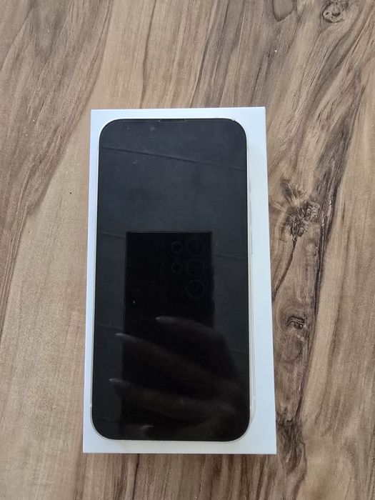 Продавам IPhone 13