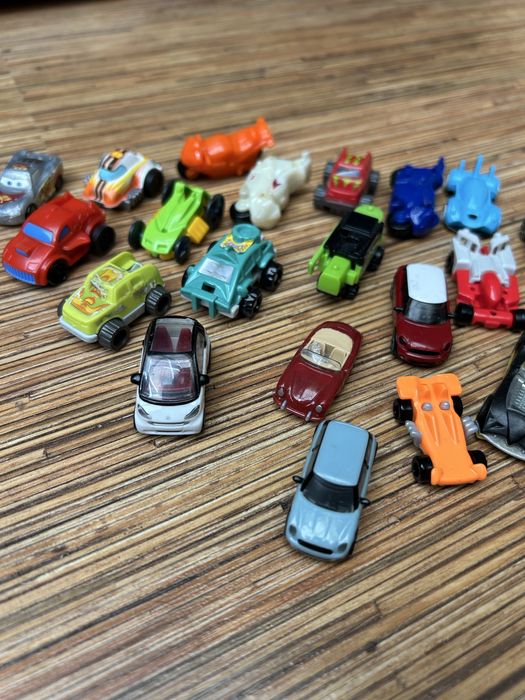 Колекция стари играчки колички от kinder и други