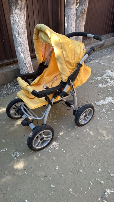 Коляска в отличном состояний