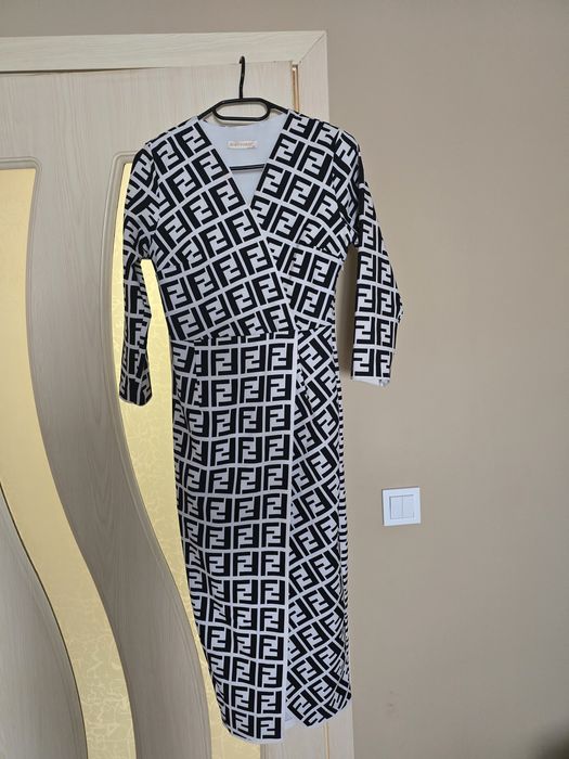 Дамска дълга рокля с цепка