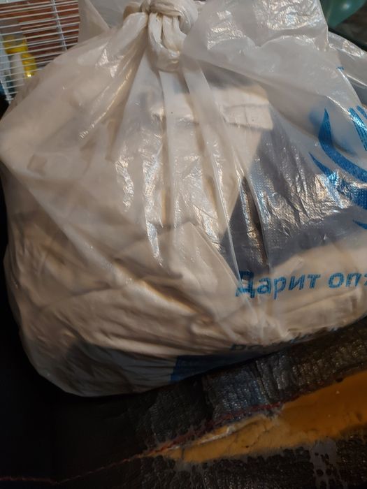 Отдам большой пакет вещей.