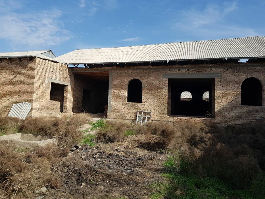 Дом участок готовый к евро ремонту из кирпича и бетонна 6 соток