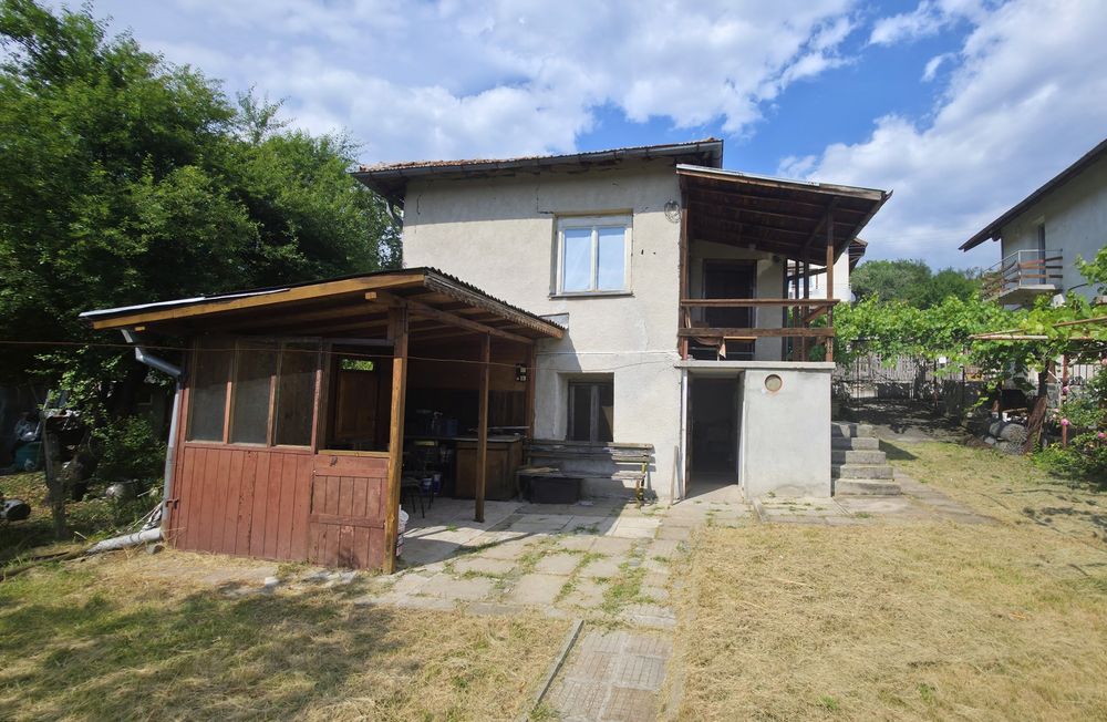 Продава се къща в село Вискяр, община Перник