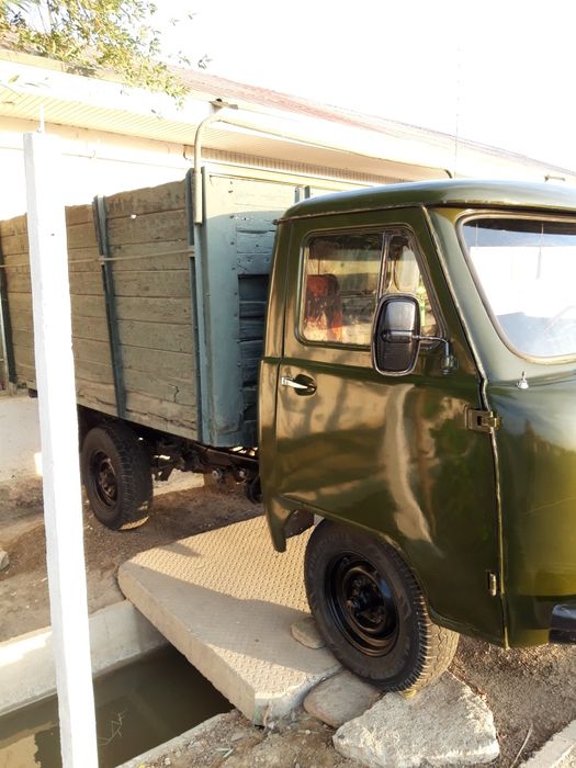 Uaz moshina sotiladi