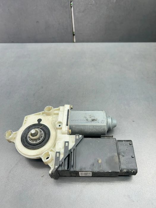 Motoras macara geam stanga fata 9776105404301 Seat Toledo 2002