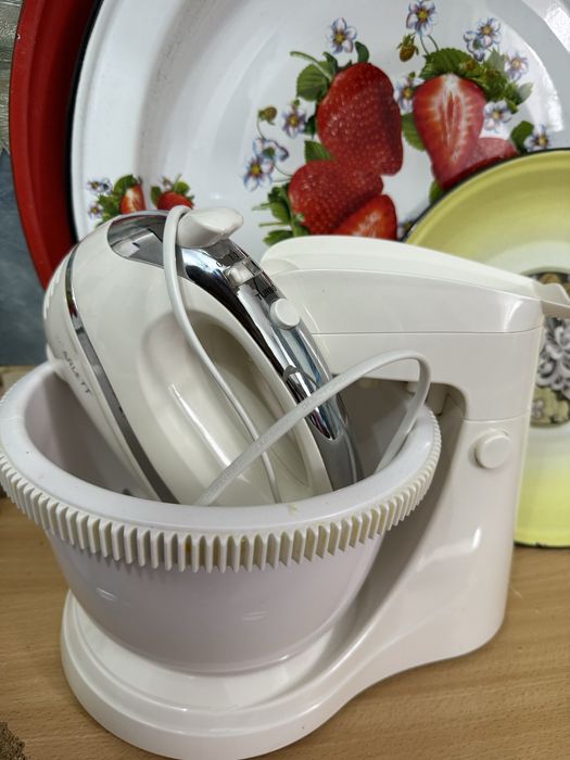 Миксер   скарлет