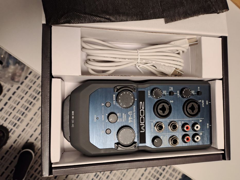 Zoom u-44 звукова карта