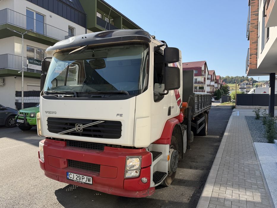 Camion Basculabil cu macara