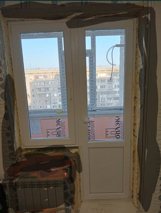 Продам пластиковую дверь и окно